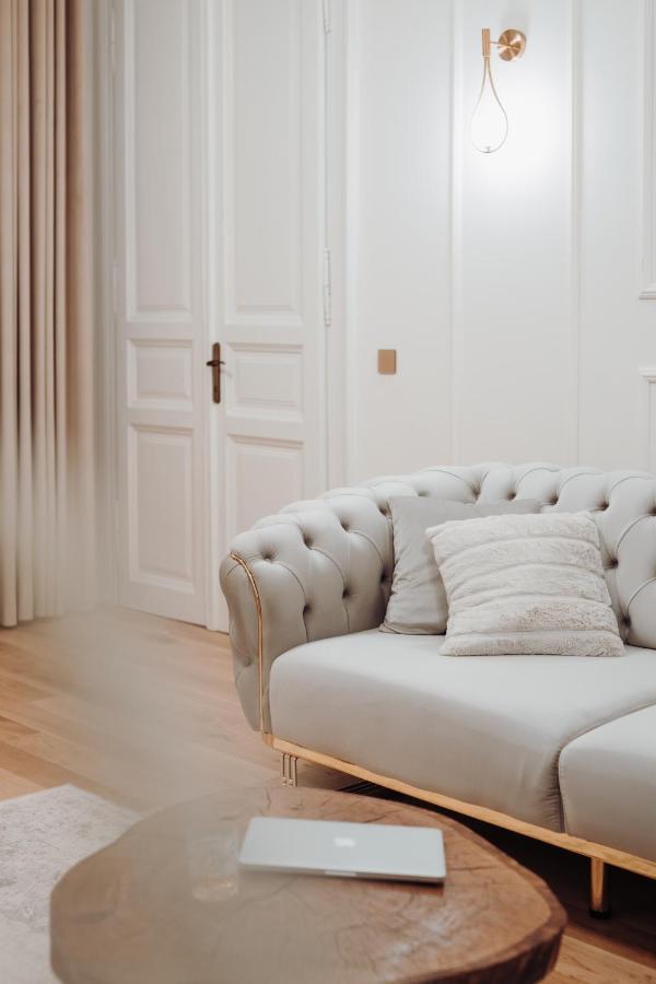 Fabulous And Fancy City Center Designer Apartment Cluj-Napoca Exterior foto