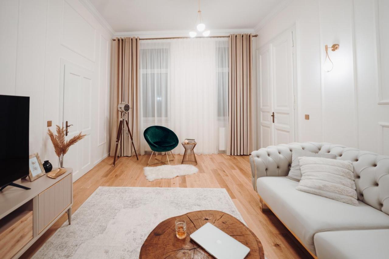Fabulous And Fancy City Center Designer Apartment Cluj-Napoca Exterior foto