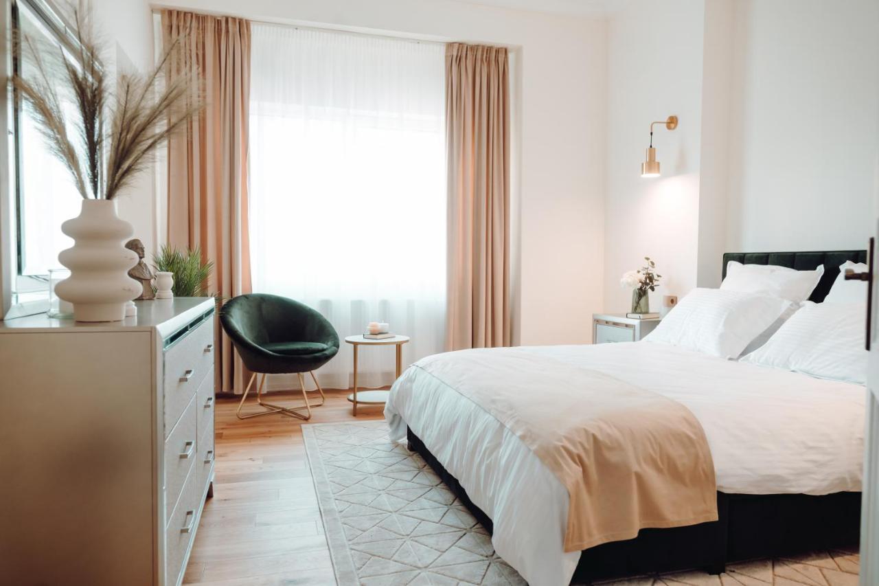 Fabulous And Fancy City Center Designer Apartment Cluj-Napoca Exterior foto
