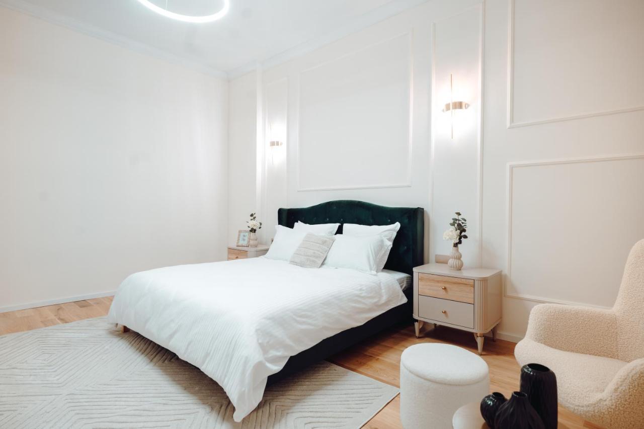 Fabulous And Fancy City Center Designer Apartment Cluj-Napoca Exterior foto