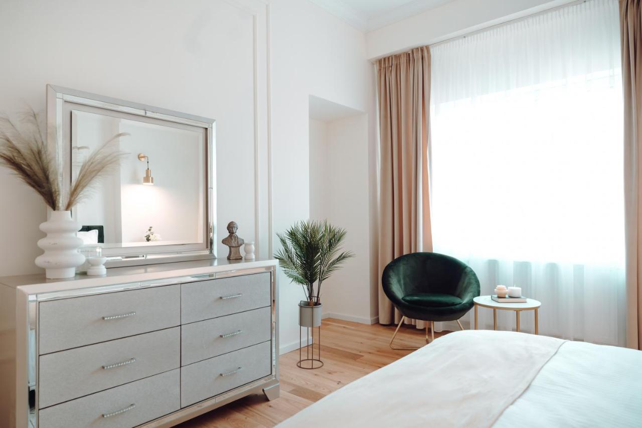 Fabulous And Fancy City Center Designer Apartment Cluj-Napoca Exterior foto