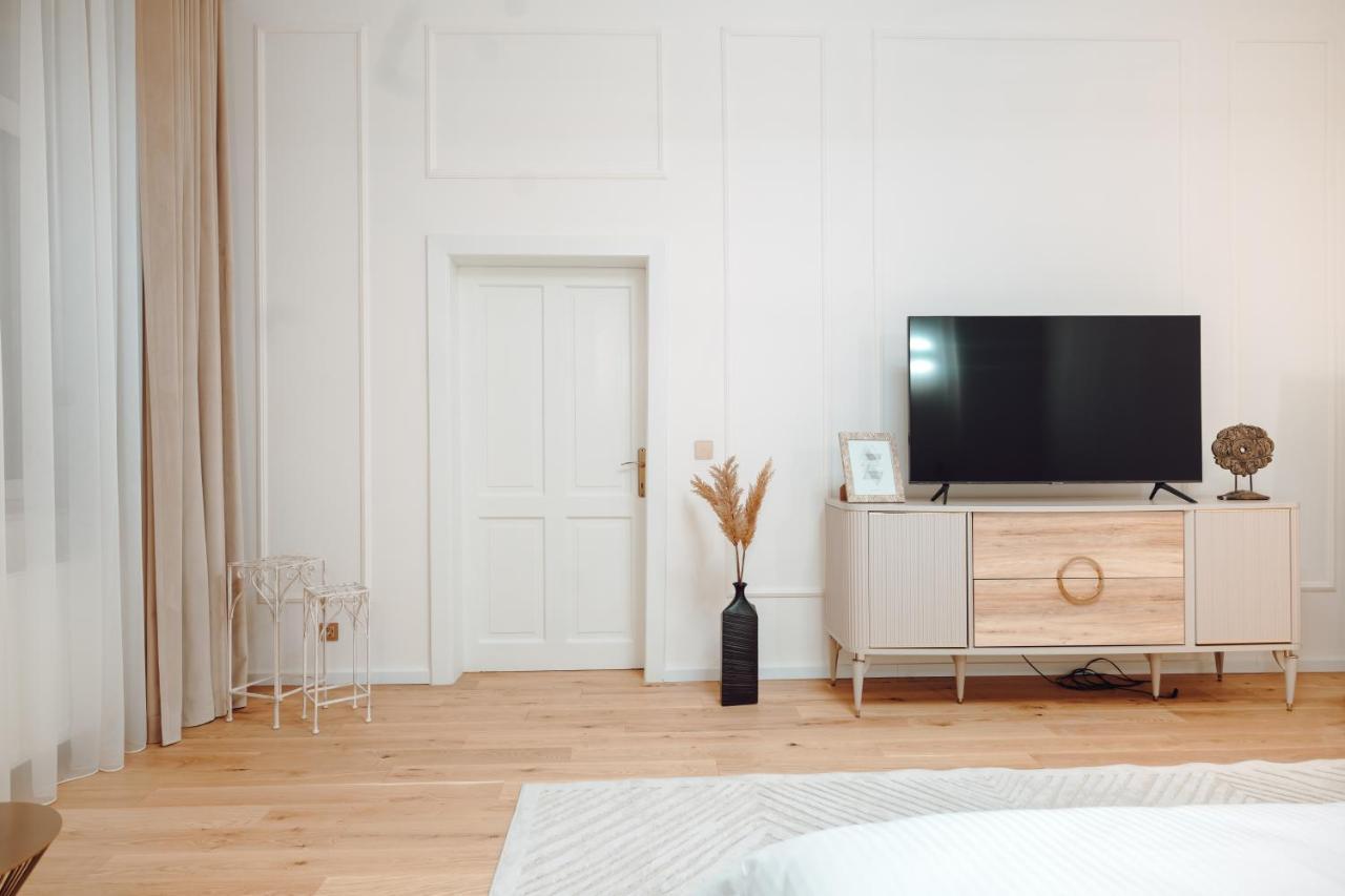 Fabulous And Fancy City Center Designer Apartment Cluj-Napoca Exterior foto